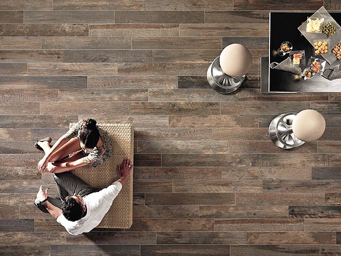 Плитка, стилізована під паркет — поговоримо про переваги