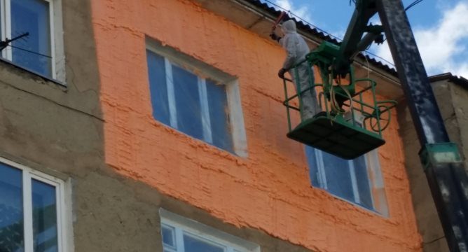 Напилюваний утеплювач Polynor — свій серед рідких утеплювачів