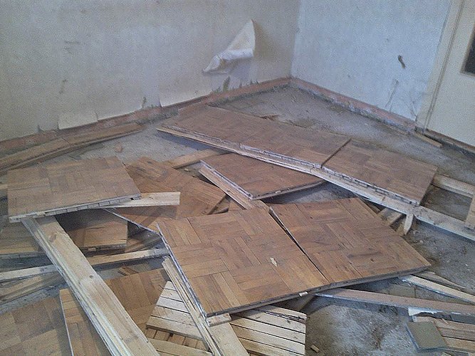 Процес демонтажу паркетної підлоги, розбираємо правильно