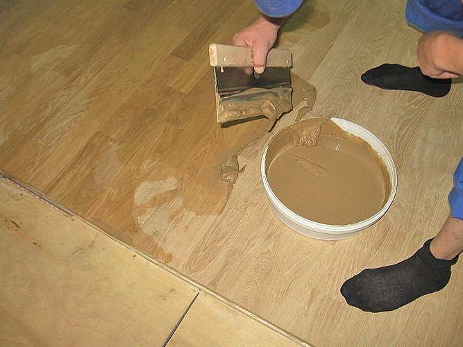 Ефективні способи закрити щілини в підлозі Ефективні способи закрити щілини в підлозі