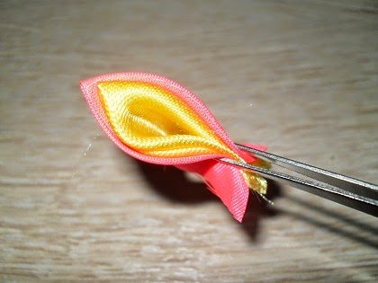 Канзаші квітка з атласних стрічок   майстер клас для початківців майстринь