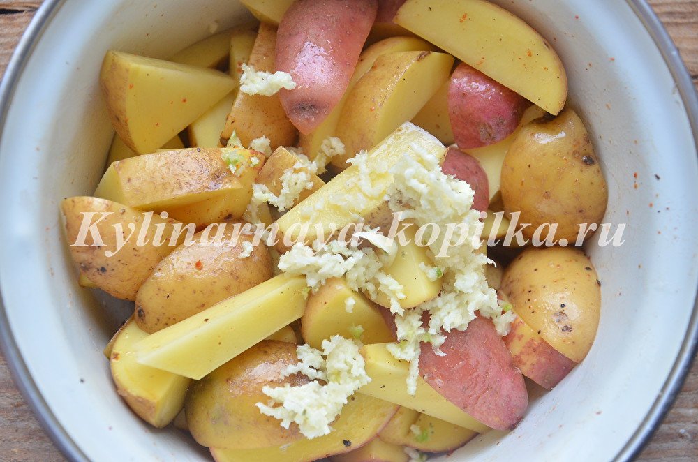 Картопля по селянськи в духовці: рецепт з фото покроково Картопля по селянськи в духовці: рецепт з фото покроково