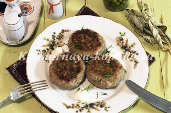 Соковиті котлети з яловичого фаршу: рецепт з фото Соковиті котлети з яловичого фаршу: рецепт з фото
