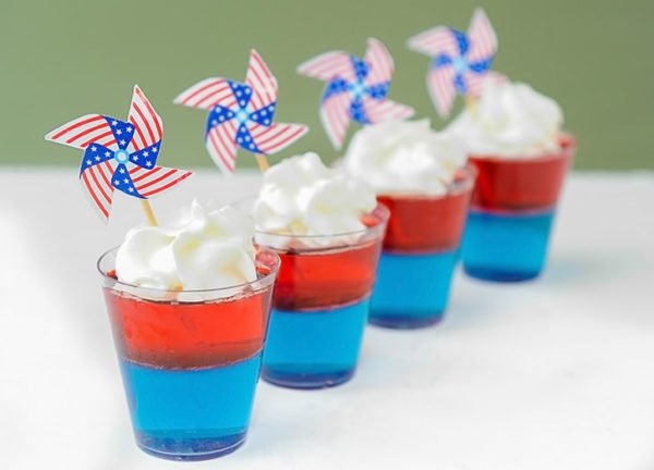 Алкогольне желе: рецепти желейних шотів з горілкою та іншими напоями, а також прості способи приготування оригінального десерту Алкогольне желе: рецепти желейних шотів з горілкою та іншими напоями, а також прості способи приготування оригінального десерту