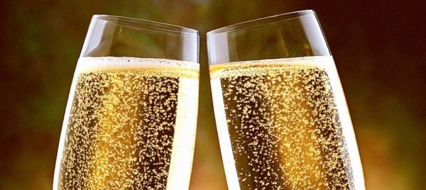 Чим відрізняється шампанське від ігристого вина: порівняння властивостей, технологія виробництва, критерії вибору