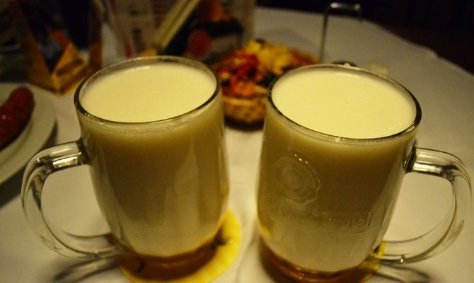 Гаряче пиво від кашлю: рецепти напою при застуді і болю в горлі з медом, маслом та іншими інгредієнтами Гаряче пиво від кашлю: рецепти напою при застуді і болю в горлі з медом, маслом та іншими інгредієнтами