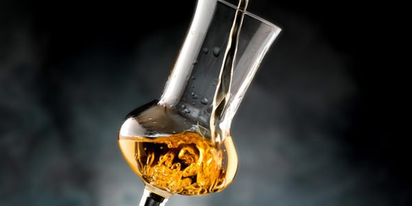 Грапа (Grappa): опис італійського напою, як з чим правильно його пити і які коктейлі можна приготувати на його основі
