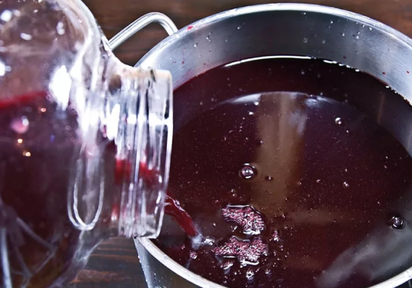 Як зробити вино з компоту: рецепти домашніх алкогольних напоїв із старих і забродивших фруктових заготівок