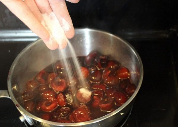 Як зробити вино з компоту: рецепти домашніх алкогольних напоїв із старих і забродивших фруктових заготівок