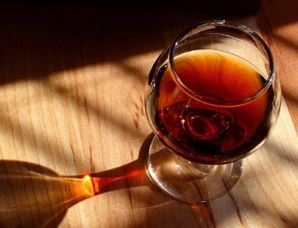 Коньяк  Метакса (Metaxa): що це таке, які існують види й як правильно пити грецький напій, у складі якого присутні бренді і вино