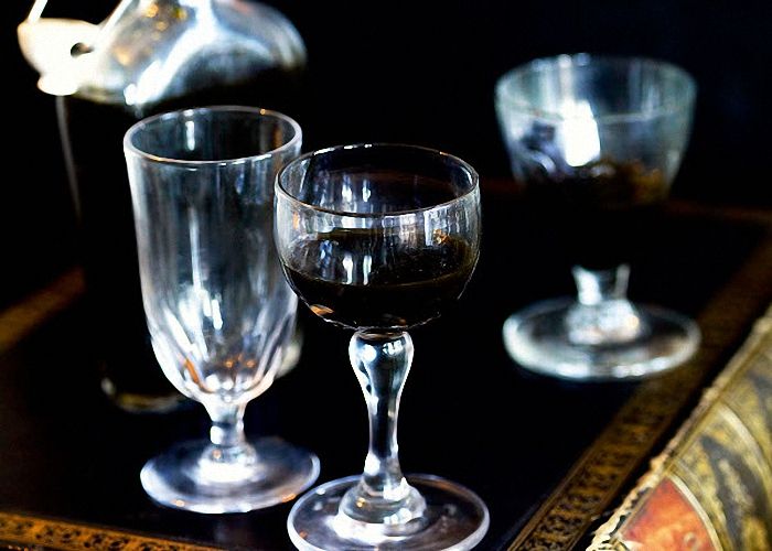 Коньяк з чорносливу: рецепт приготування з самогону в домашніх умовах