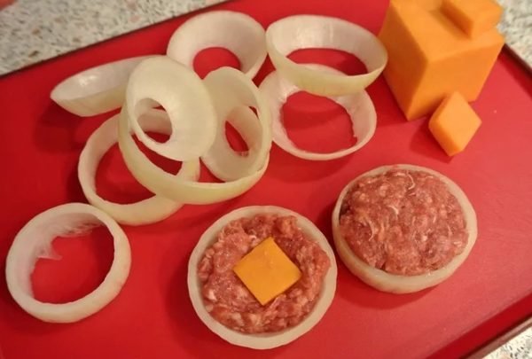 Цибульні кільця: як приготувати в домашніх умовах популярну закуску до пива, смажену у фритюрі, 3 прості рецепти з фото Цибульні кільця: як приготувати в домашніх умовах популярну закуску до пива, смажену у фритюрі, 3 прості рецепти з фото