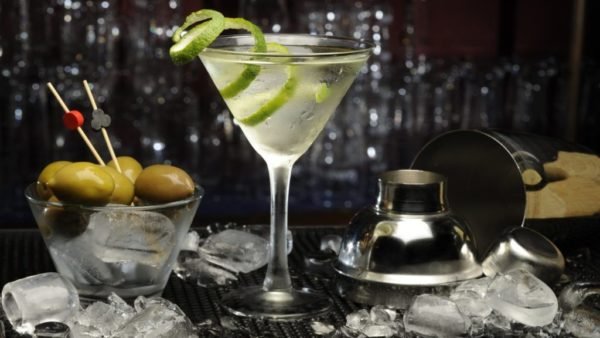 Мартіні Бянко: як і з чим правильно пити італійський вермут, рецепти приготування коктейлів, до складу яких входить цей алкогольний інгредієнт