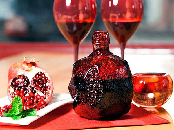 Настоянка з граната на самогоні: рецепти приготування в домашніх умовах корисного і смачного алкогольного напою на дистилляте, спирту та горілки