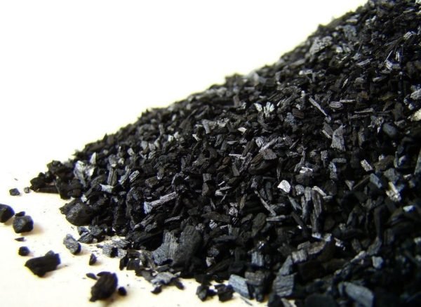 Очищення самогону активованим вугіллям в таблетках з аптеки