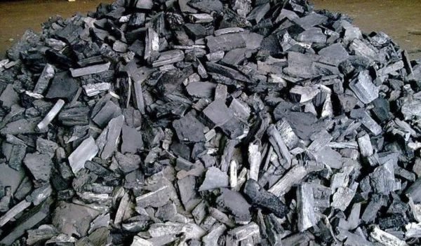 Очищення самогону активованим вугіллям в таблетках з аптеки