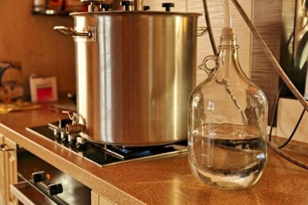 Перегонка браги в самогон: визначаємо кислотність браги перед початком процесу і виконуємо першу дистиляцію без відбору голів і хвостів в домашніх умовах Перегонка браги в самогон: визначаємо кислотність браги перед початком процесу і виконуємо першу дистиляцію без відбору голів і хвостів в домашніх умовах