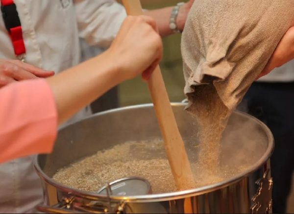 Полугар: що це за напій і як приготувати хлібне вино в домашніх умовах, використовуючи традиційний рецепт, правила вживання солодового дистиляту Полугар: що це за напій і як приготувати хлібне вино в домашніх умовах, використовуючи традиційний рецепт, правила вживання солодового дистиляту