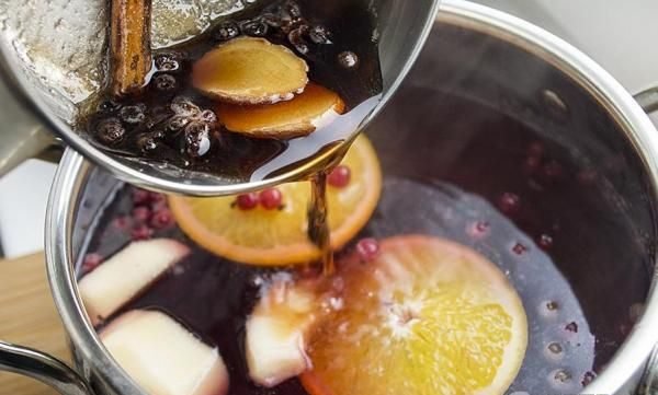 Рецепт приготування Глінтвейну в домашніх умовах: класичний з червоного вина, безалкогольний та інші