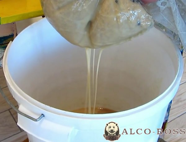 Самогон з яблук в домашніх умовах: простий рецепт приготування покроково без дріжджів Самогон з яблук в домашніх умовах: простий рецепт приготування покроково без дріжджів