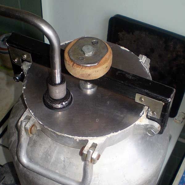 Самогонний апарат з кеги: робимо перегінний куб для дистиляції спиртсодержащей рідини з пивної кеги своїми руками Самогонний апарат з кеги: робимо перегінний куб для дистиляції спиртсодержащей рідини з пивної кеги своїми руками