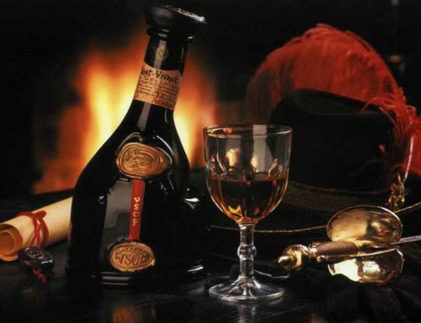 Скільки градусів в коньяку: як визначити міцність напою, види та правила вибору Скільки градусів в коньяку: як визначити міцність напою, види та правила вибору