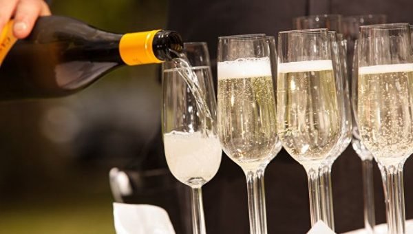 Види вина та їх класифікація: чим різняться сорти червоного і білого напою і інші різновиди