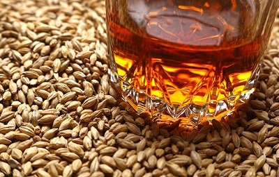 Віскі з самогону в домашніх умовах: найкращі рецепти з точними пропорціями дубової тріски