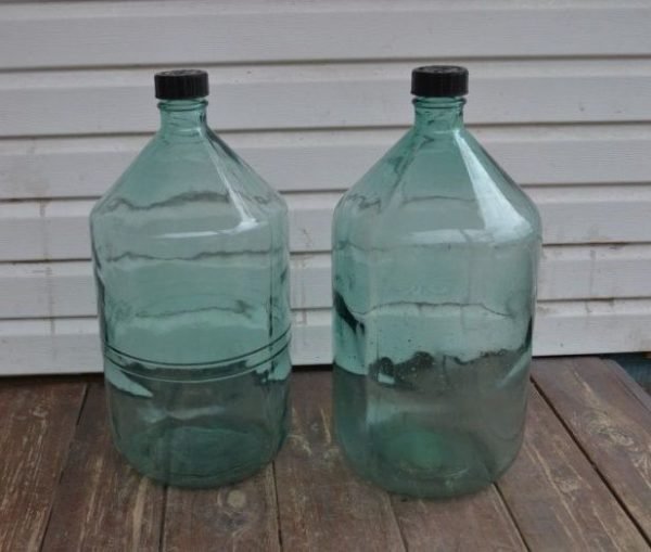 Ємності для бродіння браги: як вибрати бродильну тару з гідрозатворів і без нього?