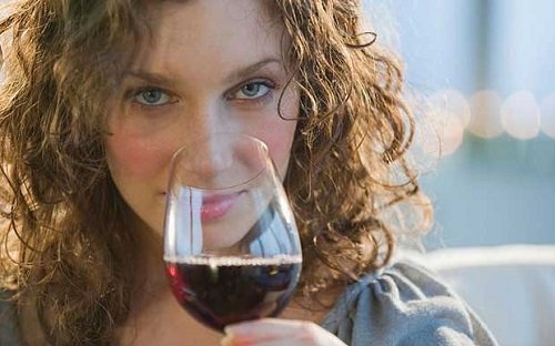 Наливка з вишень: 7 простих рецептів приготування як на горілці, так і на спирту в домашніх умовах