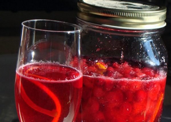 Настоянка на журавлині з горілкою і спиртом у домашніх умовах: покрокові рецепти