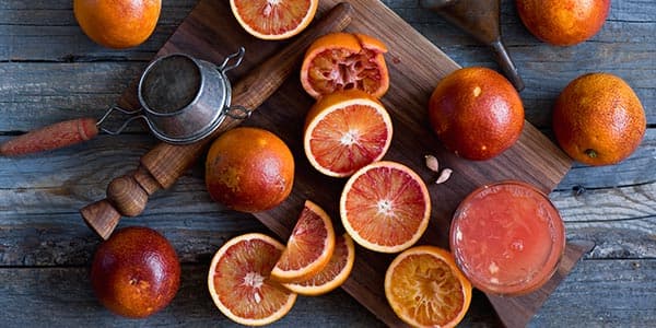 Кривавий апельсин, сицилійський фрукт з червоною мякоттю гібрид чого