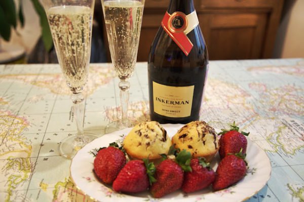 З чим пють вино: правила вживання червоного, білого, рожевого, ігристого і гранатового алкогольних напоїв