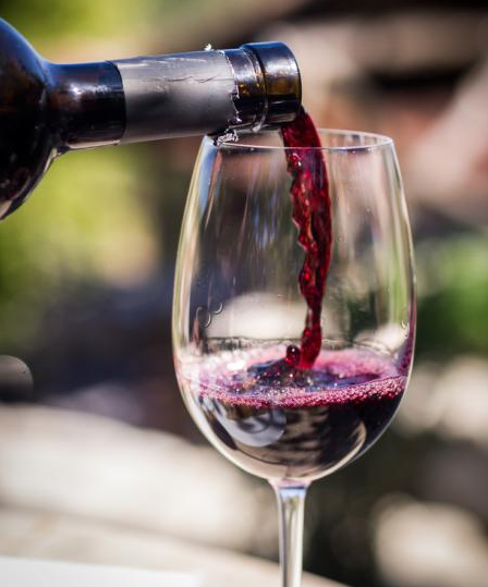 Вино Мукузані: особливості виробництва грузинського напою, виробники і ціни, правила вживання