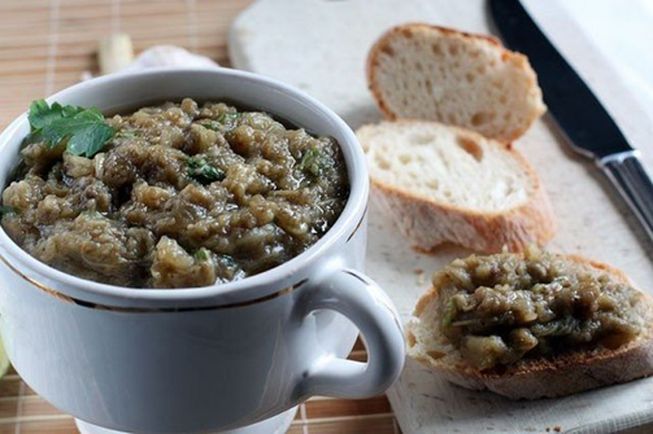 Баклажанна ікра – заготівля на зиму за кращими 5 рецептами в домашніх умовах