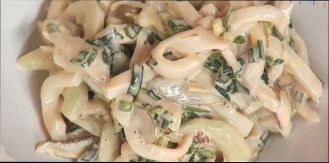 Салат з кальмарів з іншими морепродуктами і морквою по корейськи — смачні святкові салати Салат з кальмарів з іншими морепродуктами і морквою по корейськи — смачні святкові салати