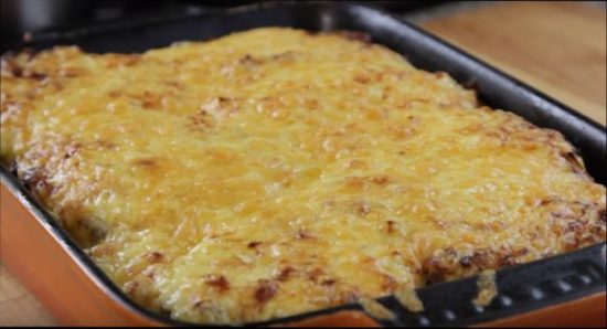 Мясо по французьки в духовці — класичні рецепти зі свинини з картоплею, сиром, грибами