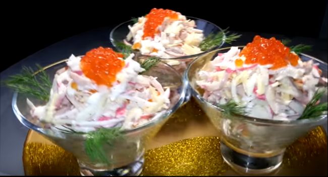 Салат з кальмарів з іншими морепродуктами і морквою по корейськи — смачні святкові салати Салат з кальмарів з іншими морепродуктами і морквою по корейськи — смачні святкові салати