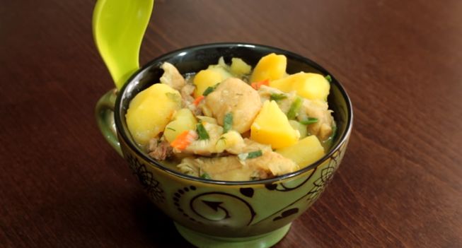 Картопля тушкована з грибами — прості і смачні рецепти приготування