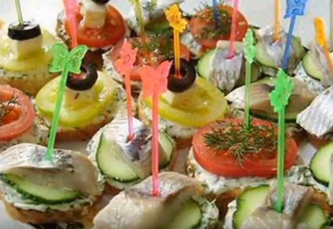 Канапе на шпажках — цікаві рецепти на святковий стіл новий рік