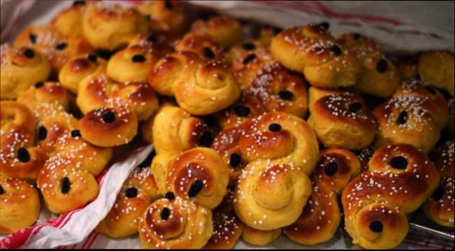 Рецепти випічки з родзинками — смачні кекси і паски, булочки і печиво