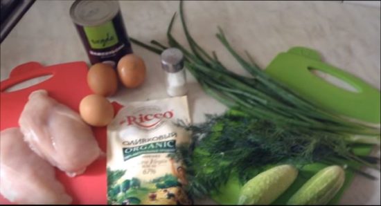 Салат з курки з огірком. Рецепти салату з куркою — солоними і свіжими огірками Салат з курки з огірком. Рецепти салату з куркою — солоними і свіжими огірками