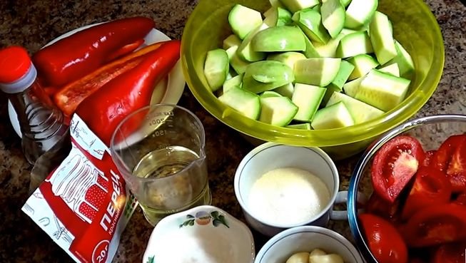 Аджика з кабачка — готуємо на зиму по самим смачним рецептами