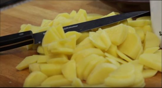 Мясо по французьки в духовці — класичні рецепти зі свинини з картоплею, сиром, грибами