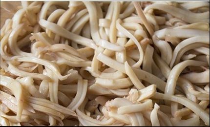 Салат з кальмарів з іншими морепродуктами і морквою по корейськи — смачні святкові салати Салат з кальмарів з іншими морепродуктами і морквою по корейськи — смачні святкові салати