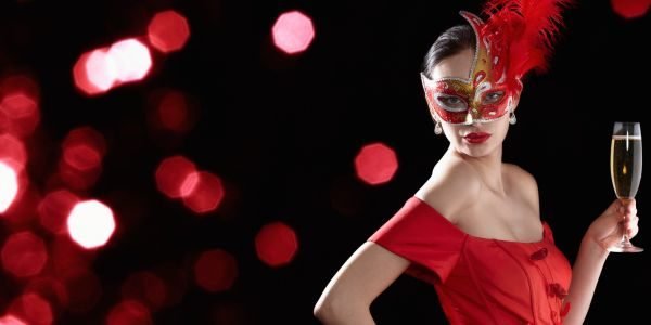 Що одягнути на новорічний корпоратив 2019 2020 жінці?