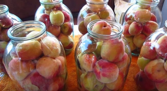 Приготування смачного компоту з персиків на зиму — 6 кращих рецептів
