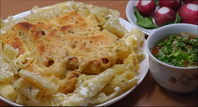 Макарони з сиром – прості і недорогі рецепти на сковороді і в духовці