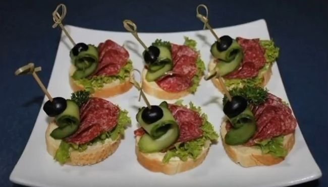 Канапе на шпажках — цікаві рецепти на святковий стіл новий рік