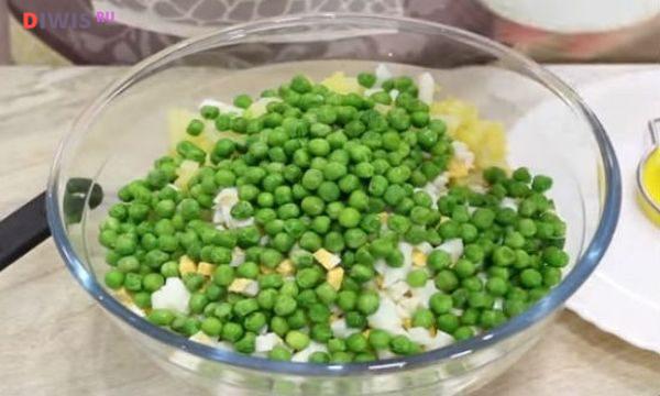 Новорічні салати, які сподобаються кожному: Що приготувати на Новий рік?